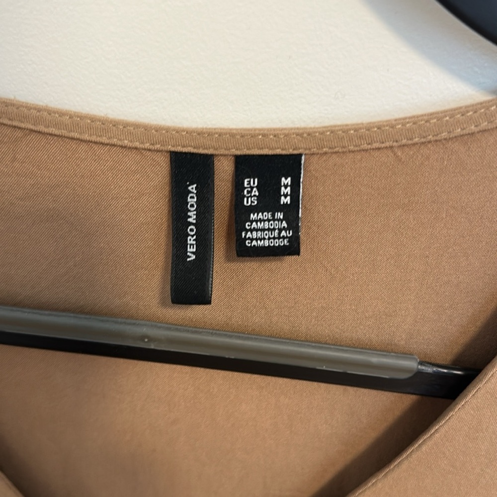 Vero Moda V-Neck Button-Up Blouse - Picture 2 of 3